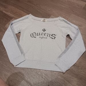 Be Right Back Light Gray Queens England Sweatshirt Sz S